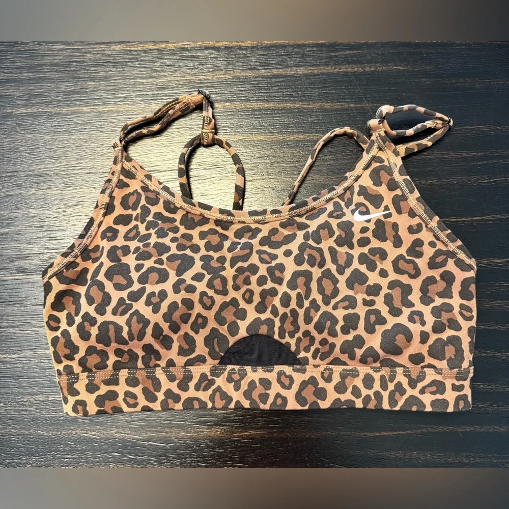 LOT (13 pieces) of running/workout clothes. - Picture 4 of 16